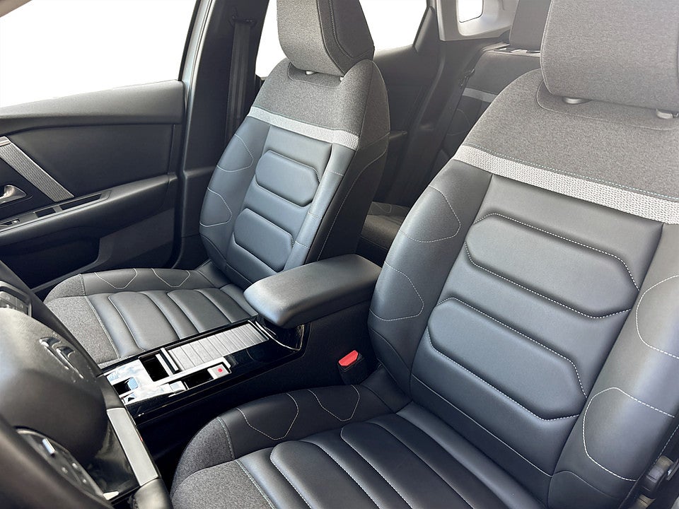 Bild på Citroën C4-X Shine 1.2 PT 130hk Aut B-KAMERA NAVI