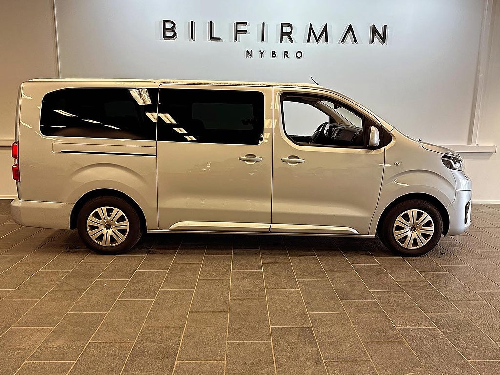 Toyota Proace Verso 1.6 D-4D 9 sits