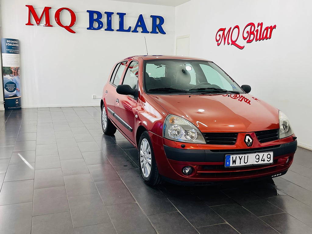 Renault Clio 5-dr Halvkombi 1.2 Manuell Låga Mil 75hk
