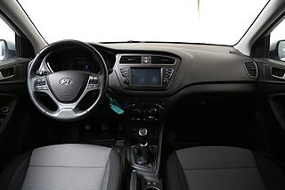 Halvkombi Hyundai i20 17 av 25