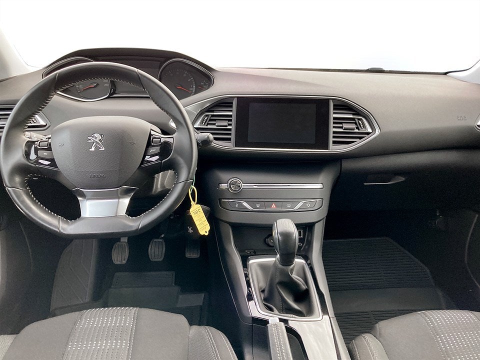 Bild på Peugeot 308 5D Active 1.2 PT 110hk - FARTHÅLLARE, NAVI