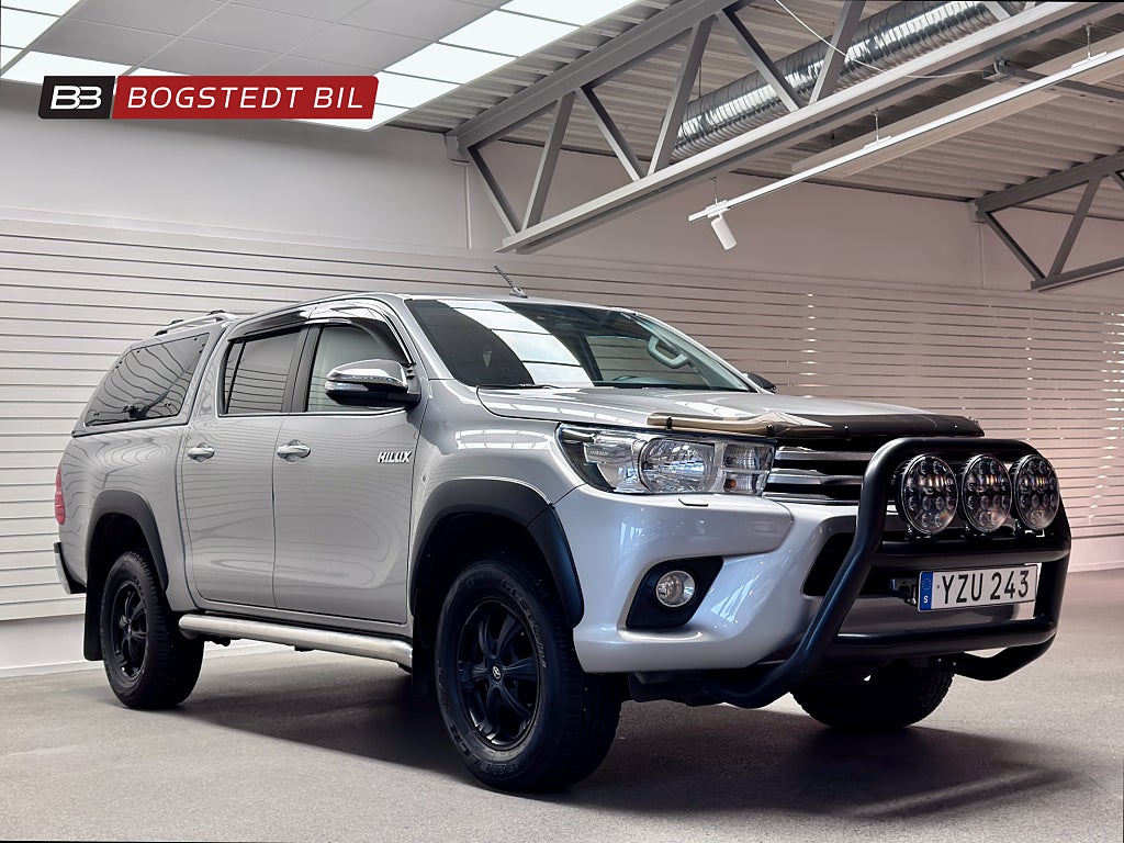 Toyota Hilux Dubbelhytt 2.4 AWD Automat |Kåpa|Värmare|Drag|Diffspärr