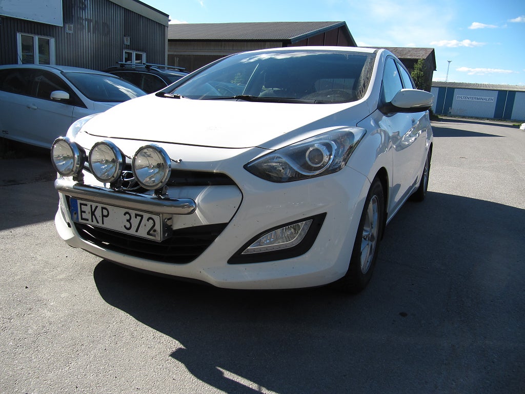 Hyundai i30 5-dörr1.6 CRDi Sport Euro 5 ACC/Drag/SoVHjul/MoKVärmare