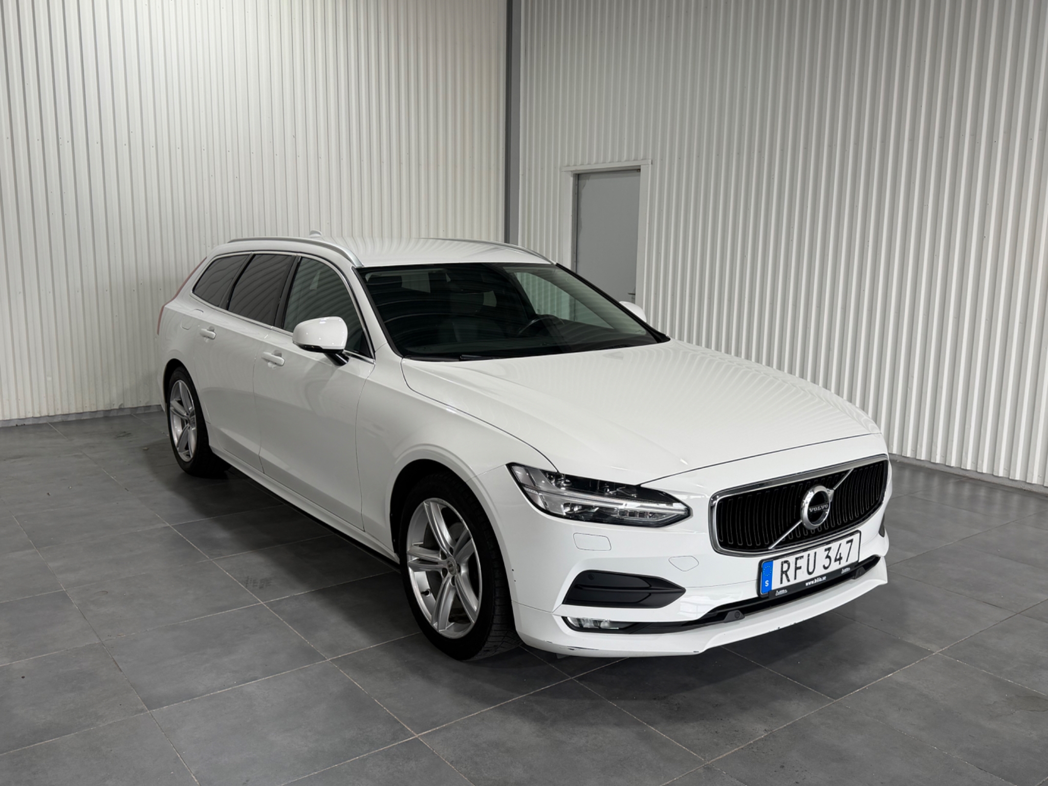 Volvo V90 D4 Momentum Euro 6 2019, photo 2/44