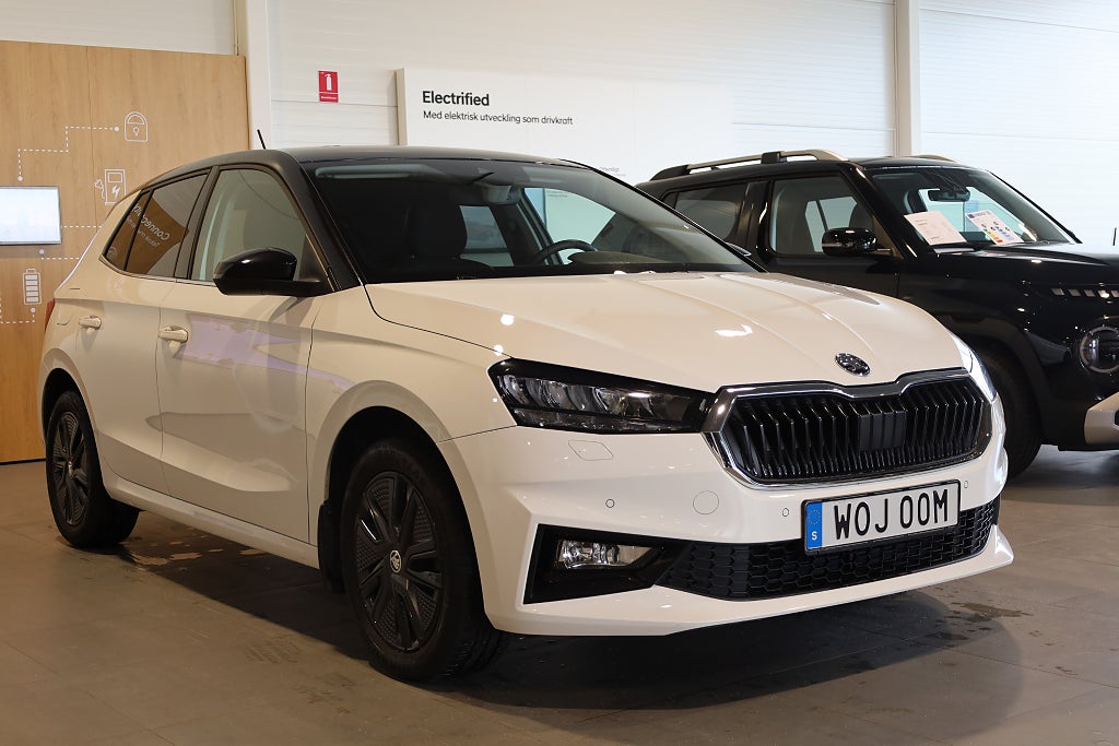 Skoda Fabia 1.0 TSI AUT Style CarPlay PDC Rattvärme Kamera 2023