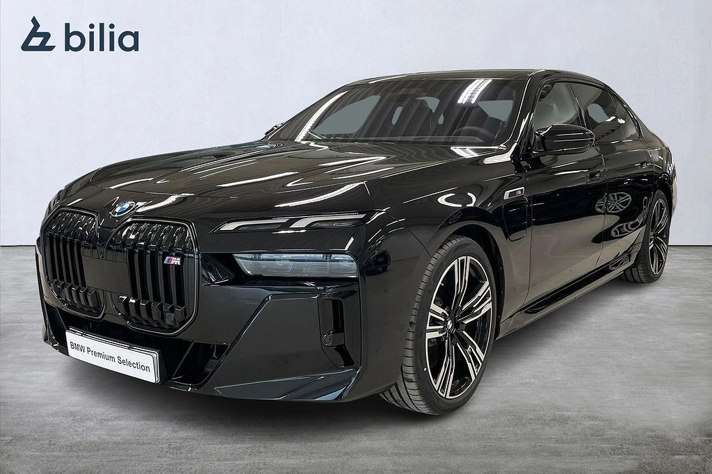 BMW M760 e xDrive M-sport pro | BiliaDays24 | Rear-seat entertainment