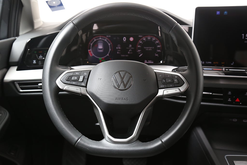 Volkswagen Golf 1,5 eTSI 150hk Sportscombi Aut Kamera Leasbar 2026