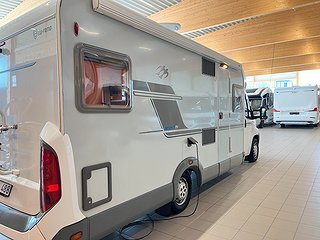 Husbil-halvintegrerad Knaus Sport TI 3 av 15