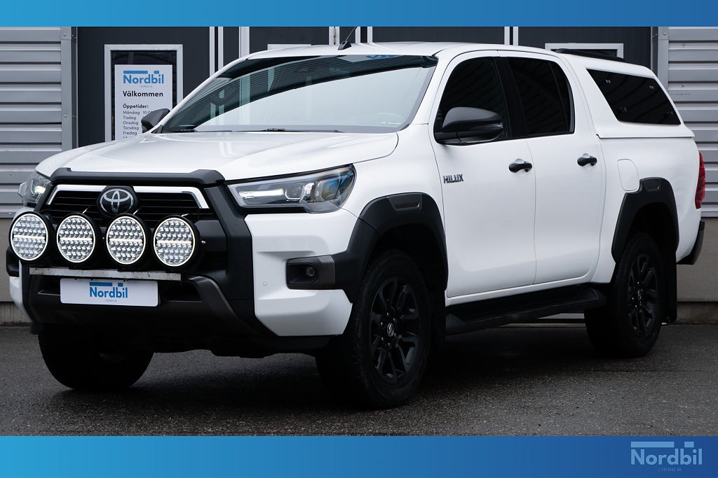 Toyota Hilux Dubbelhytt 2.4 4WD Invincible Webasto JBL Kåpa Leasbar