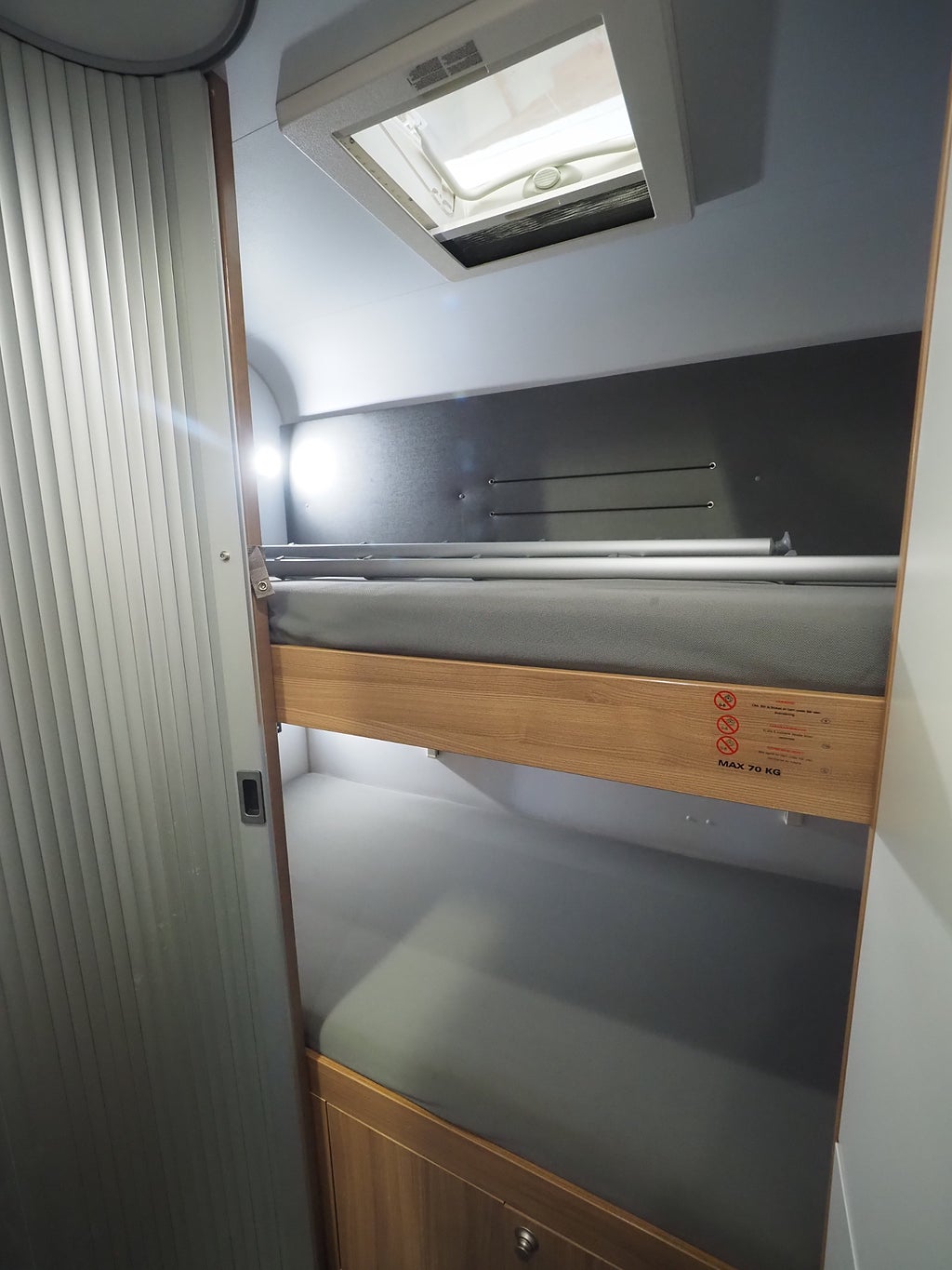 Sun Living S 70 DK AC I 6 bälten I 6 bäddar I 3500kg I B-kort 2018