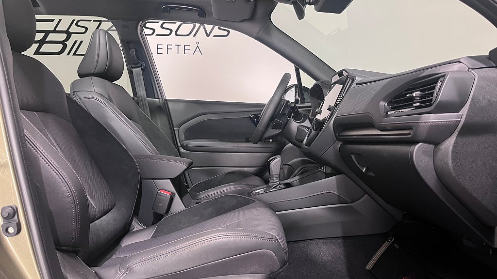 Subaru Forester e-Boxer Touring | Drag, V-Hjul, M-värm | H/K, 360, PANO