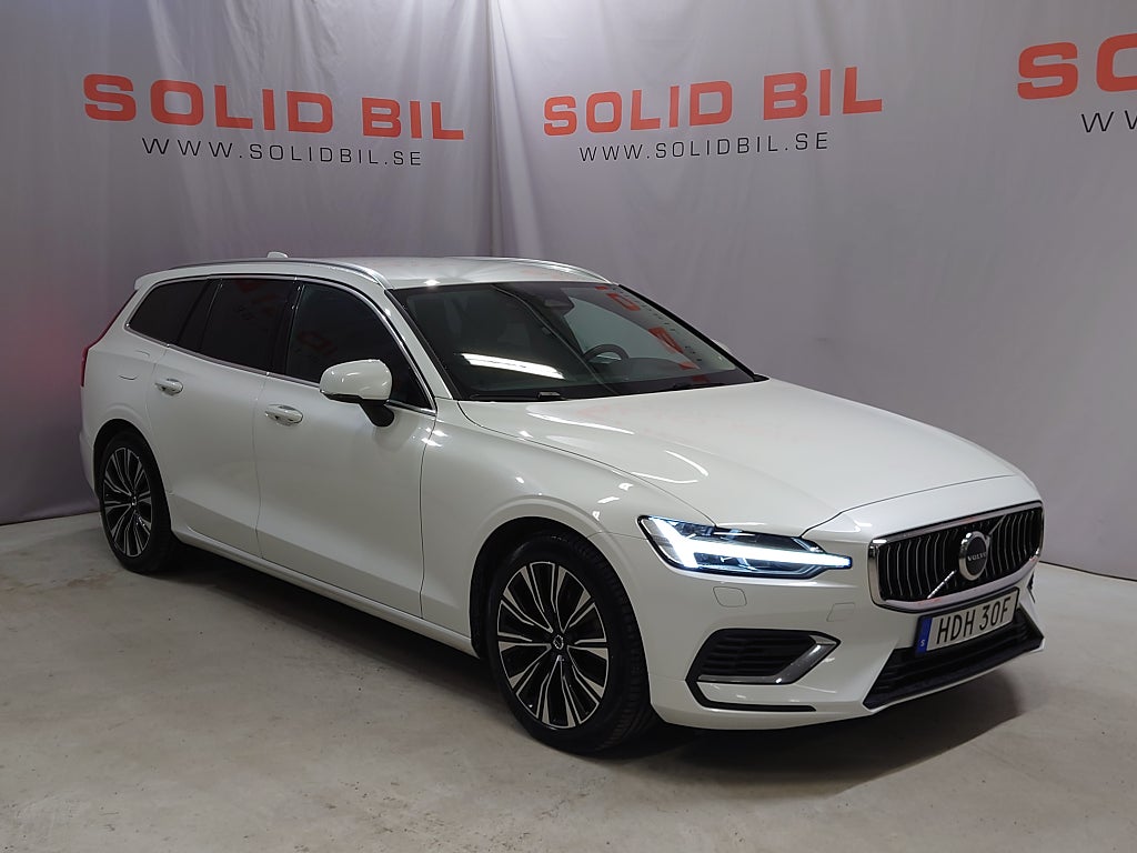 Volvo V60 Recharge T6 AWD Core Edition Drag Navi Vinterdäck