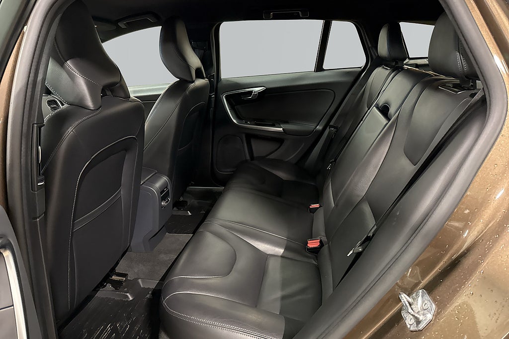 Volvo V60 Cross Country D4 AWD Geartronic Summum VOC Dieselvärmare