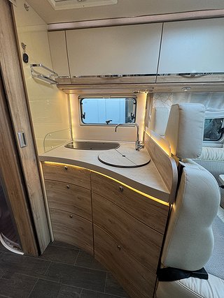 Husbil-halvintegrerad Eura Mobil Profila 720 EB 7 av 21
