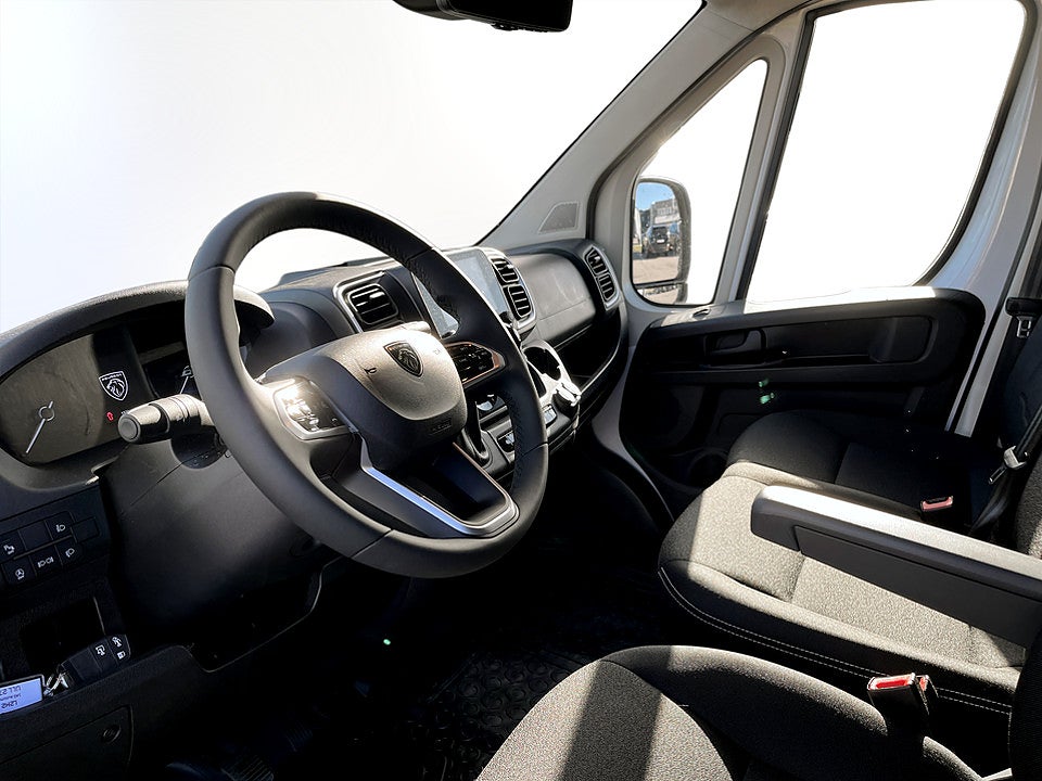 Bild på Peugeot Boxer + 140hk Aut L2H2 - DEMO