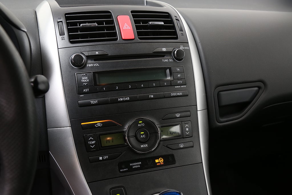 Toyota Auris 1,8 Hybrid e-CVT Plus 136hk Aut Motorvärmare 2011