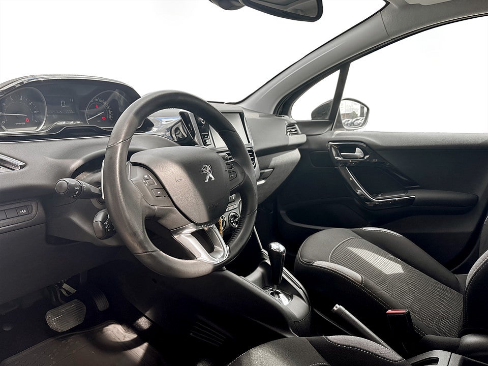 Bild på Peugeot 208 5D Active Style 1.2 PT 82hk Aut PANO
