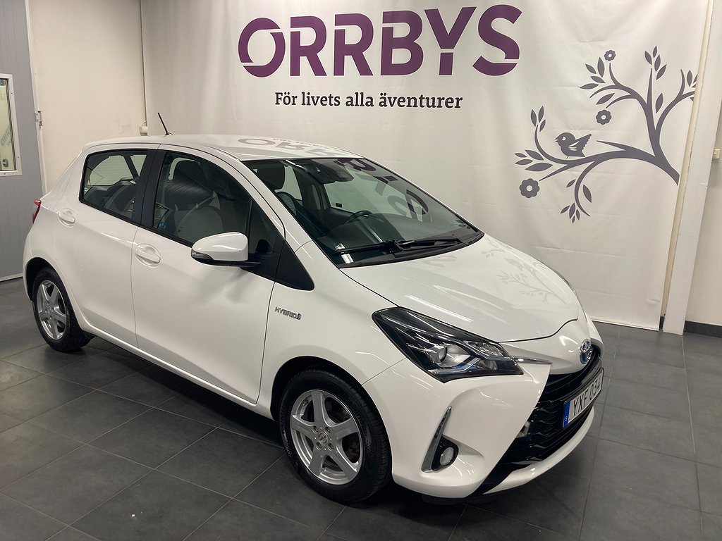 Toyota Yaris Hybrid e-CVT Active Backkamera Ny servad v-hjul