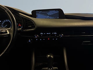 Mazda 3 Hatchback 2.0/SoV-Däck/B-Kamera/MoK/Psens/HuD/Ad.Fart – bild 11