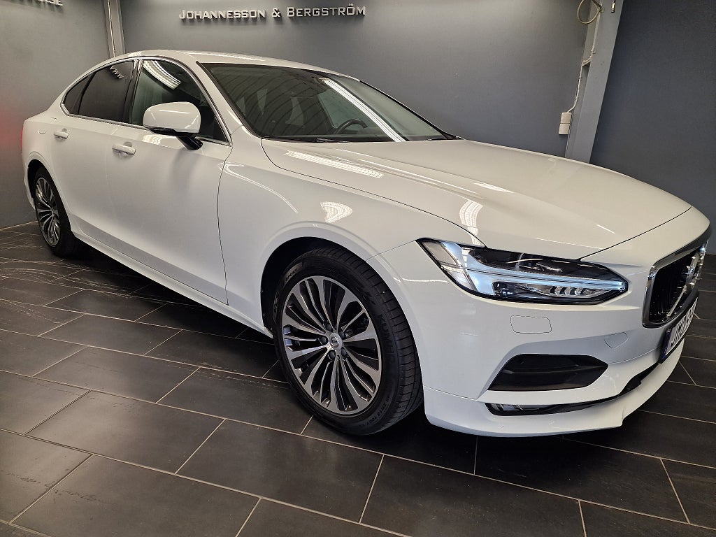 Volvo S90 T4 Aut Momentum Advanced Edition / Navi / Drag