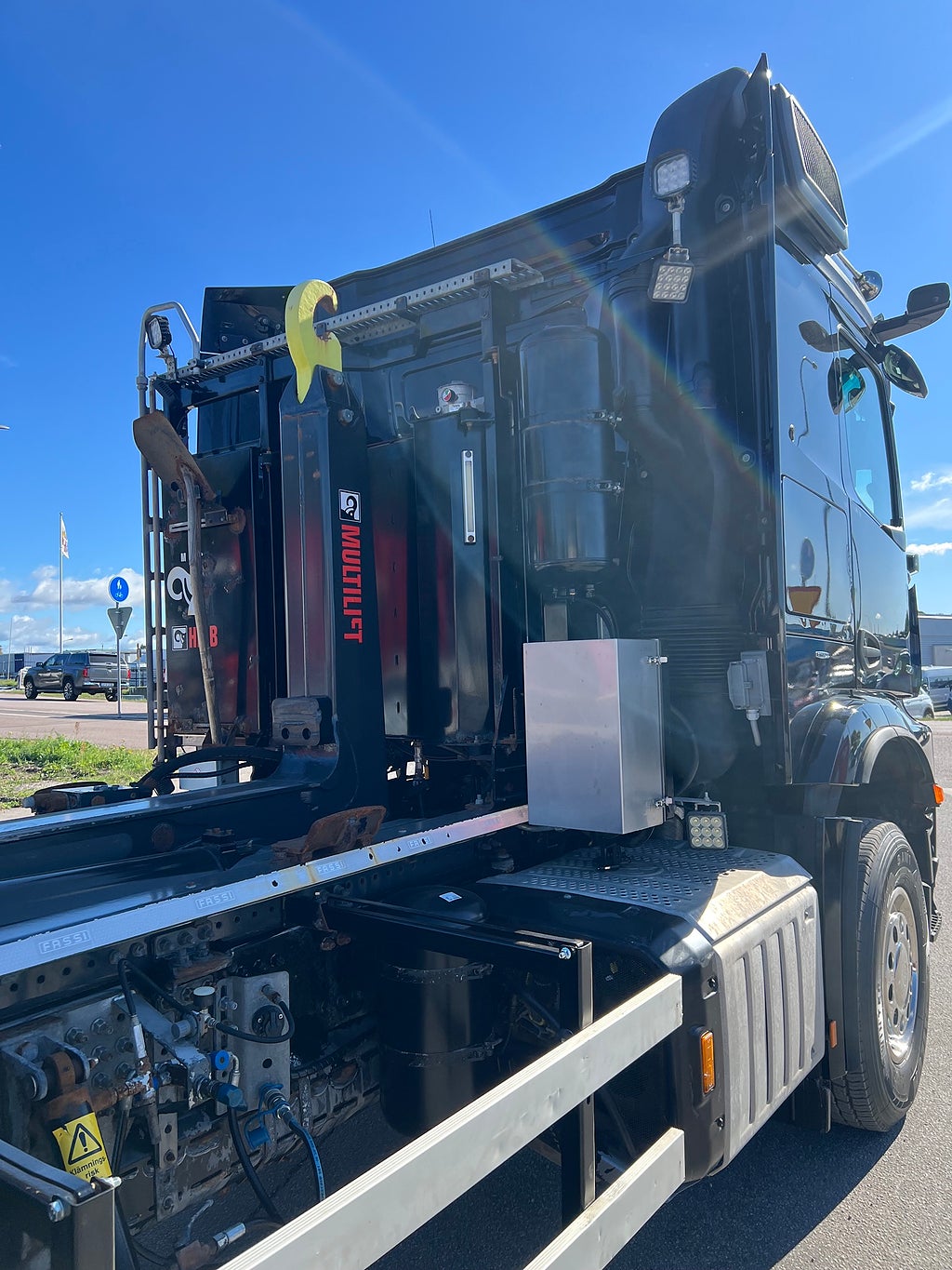Mercedes-Benz Arocs 3251 Tridem Lastväxlare, Fullt Plogutrustad
