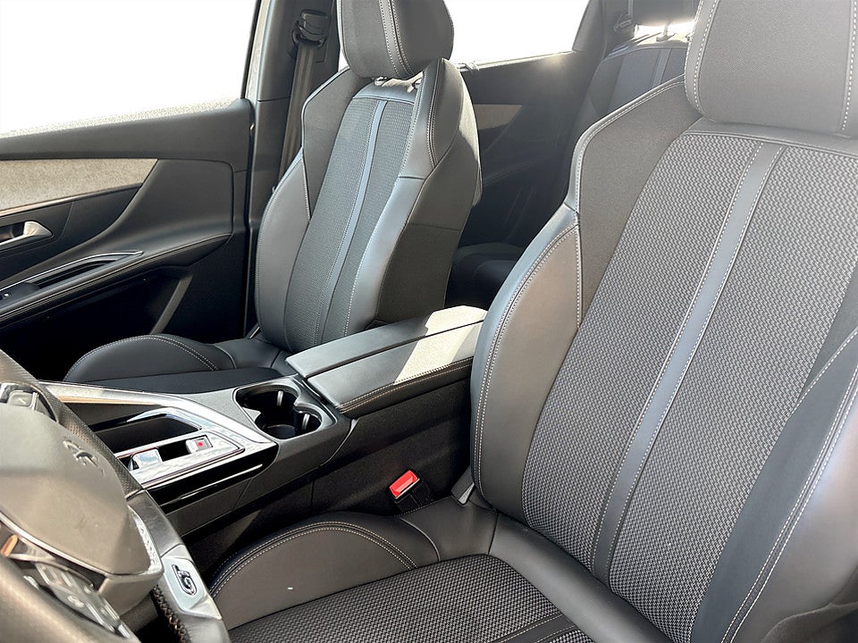 Bild på Peugeot 5008 GT Black Pack 1.2 PT 130hk Aut 7-SITS B-KAMERA CARPLAY