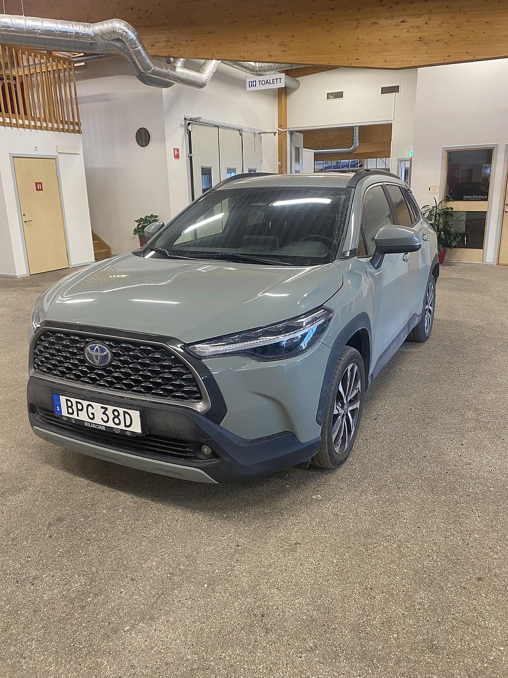 Toyota Corolla Cross Hybrid AWD-i e-CVT | Dragkrok | Vinterhjul