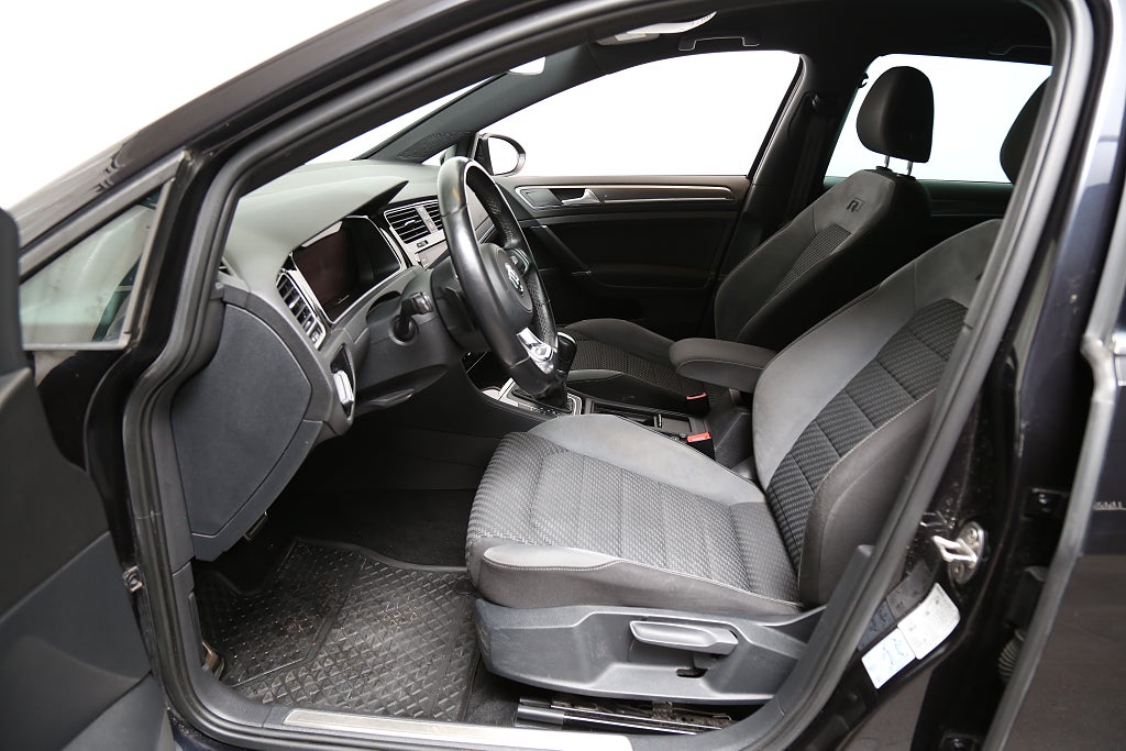 Volkswagen Golf 1,5 TSI R-Line DSG Sportscombi Cockpit Värmare Drag 2019