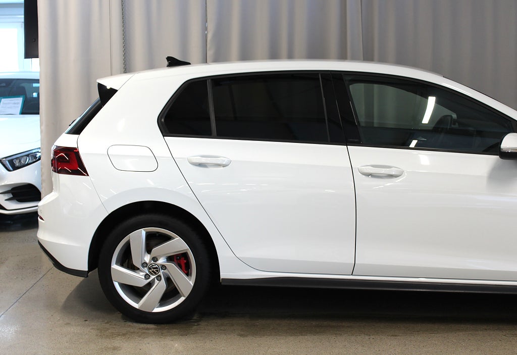 Volkswagen Golf GTE 245HK, S&V-hjul, Navi, Elräck 64km, 3,99% Ränta