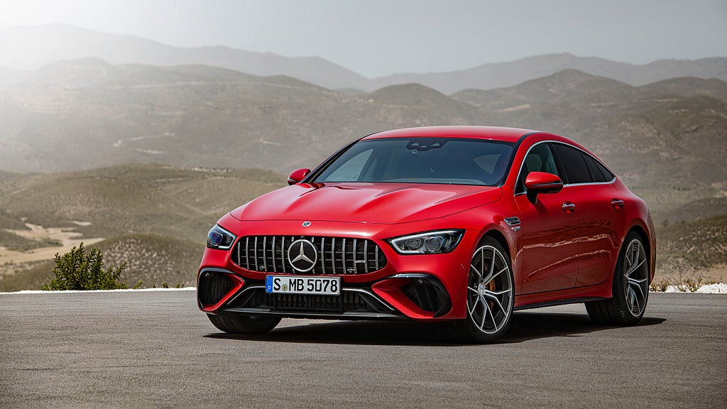 Mercedes-AMG GT 63 S E Performance snett framifrån.