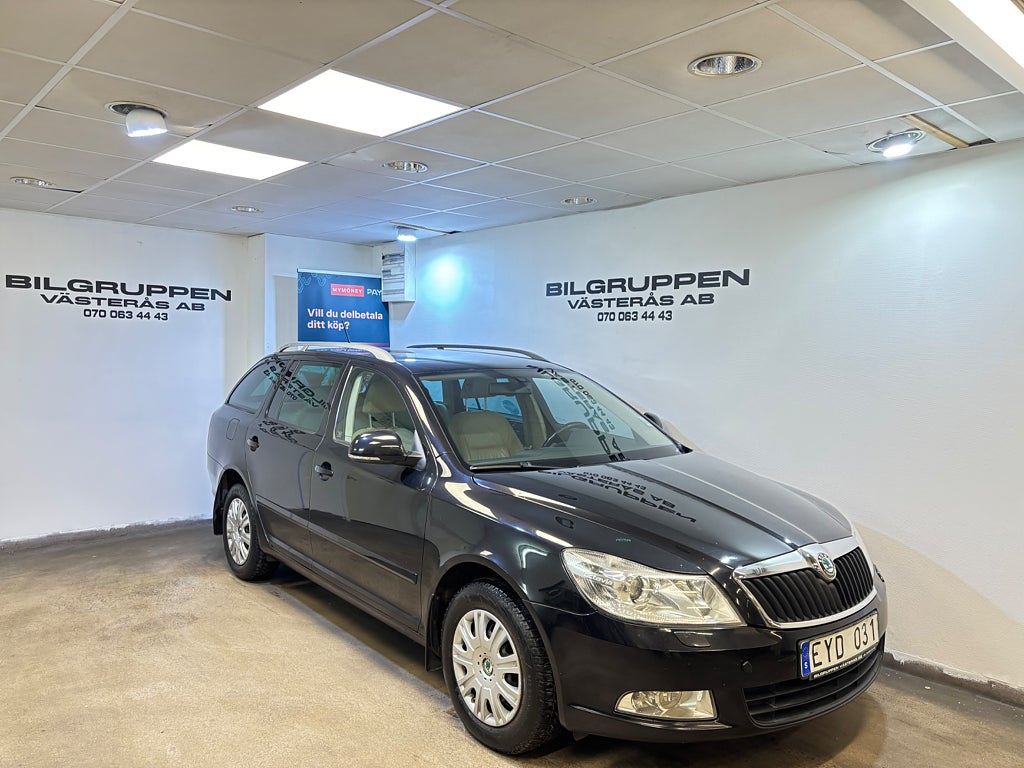 Skoda Octavia Kombi Elegance / M-Värm / P-Sens / / Ny Serv / Ny Bes