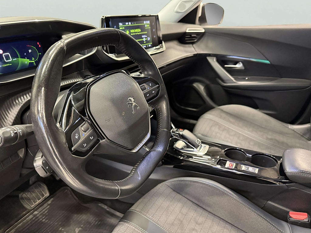 Peugeot 2008 1.5 BlueHDi 130 Automat GT-line Dragkrok V-hjul Nyservad MOMS - miniatyr 10