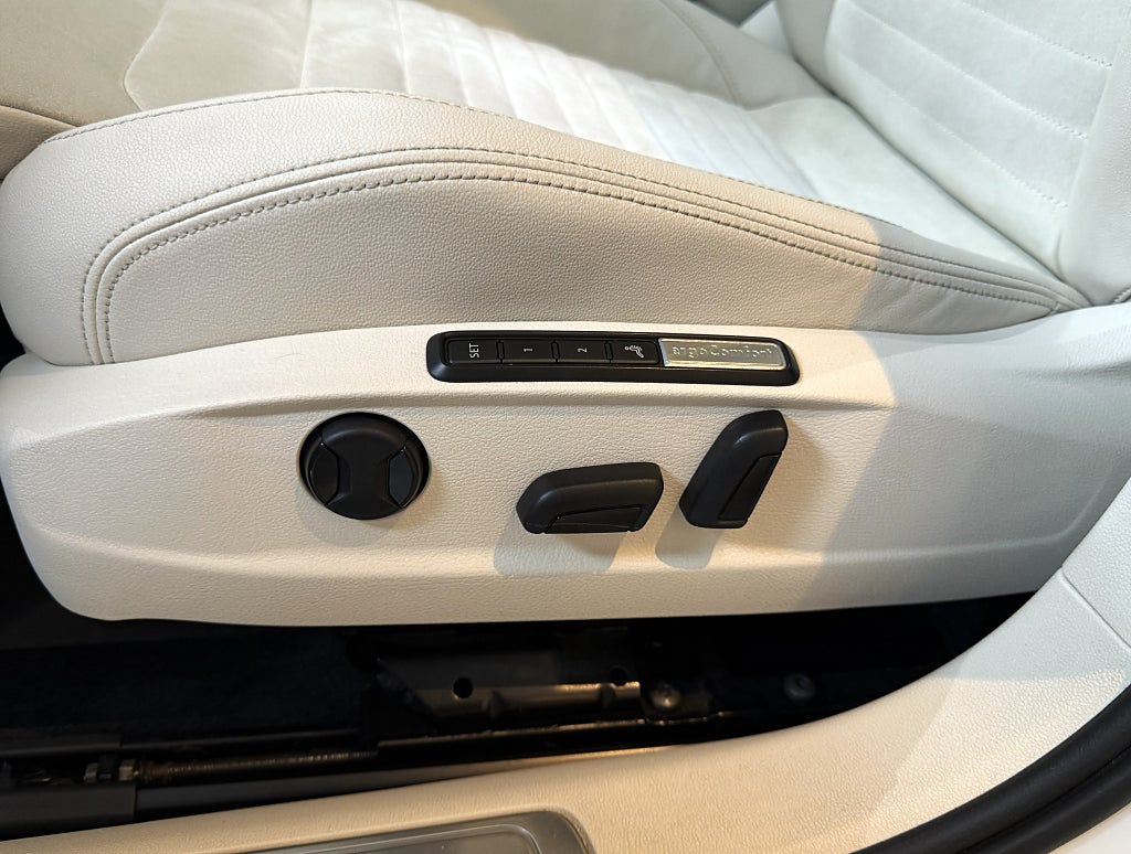 Volkswagen Passat GTE 1.4 TSI ACT GTE PANO VÄRMARE COCKPIT DRAG MASSAGE