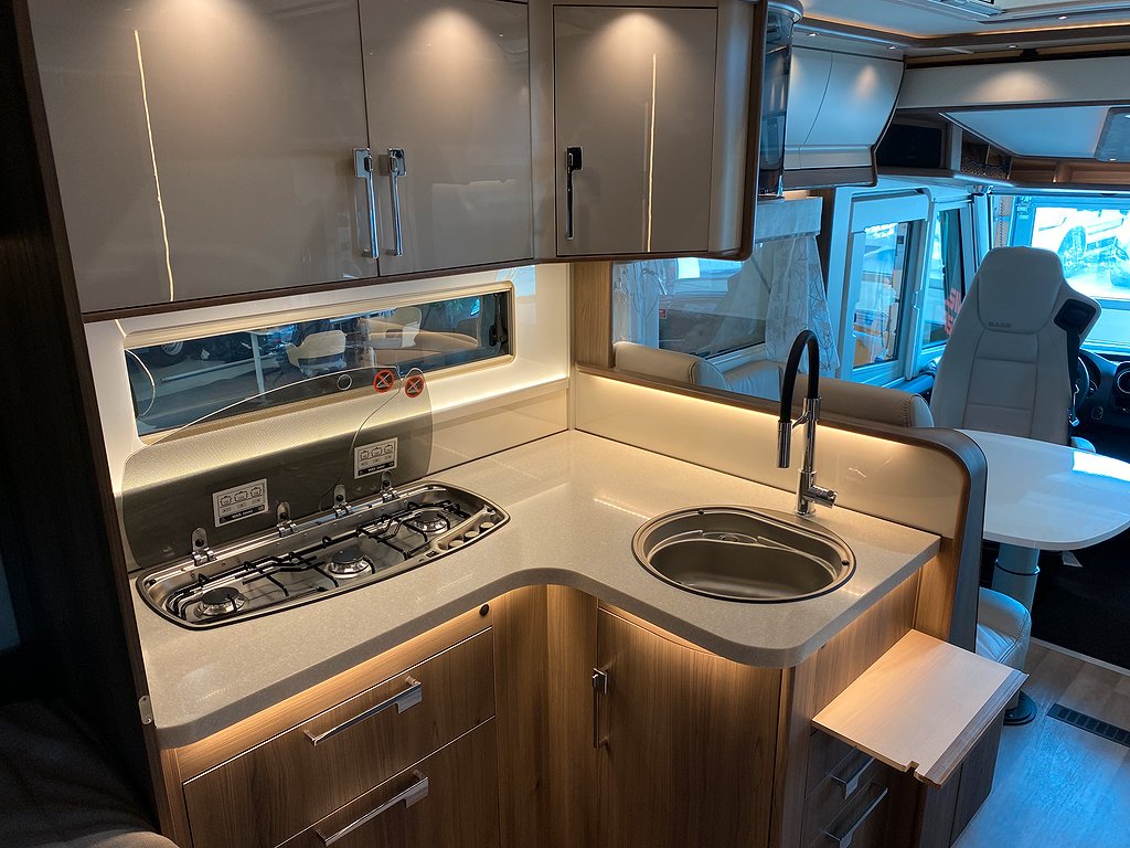 Kabe Imperial TravelMaster 810 LT / Cinderella / Badrum Bak - Kabe
