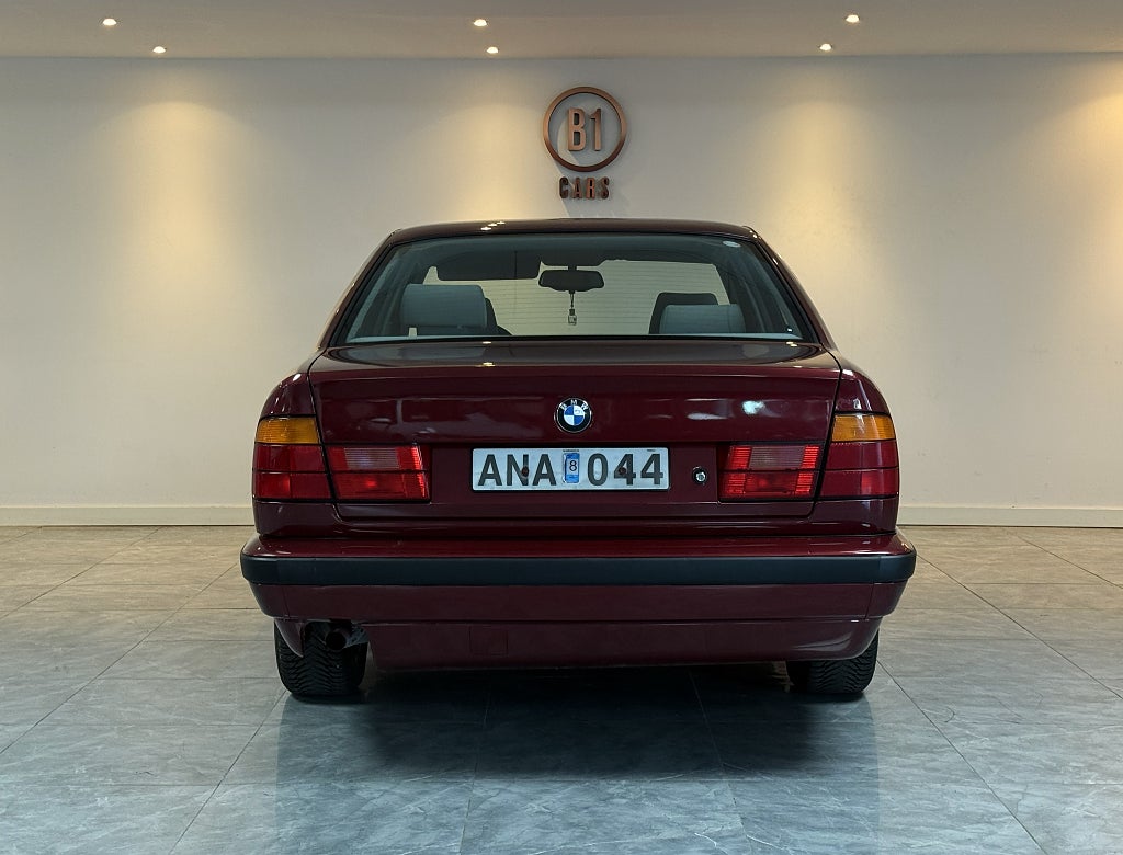 BMW 518 i Sedan 115HK 5-VÄXLAD BESIKTIGAD LÅGMIL