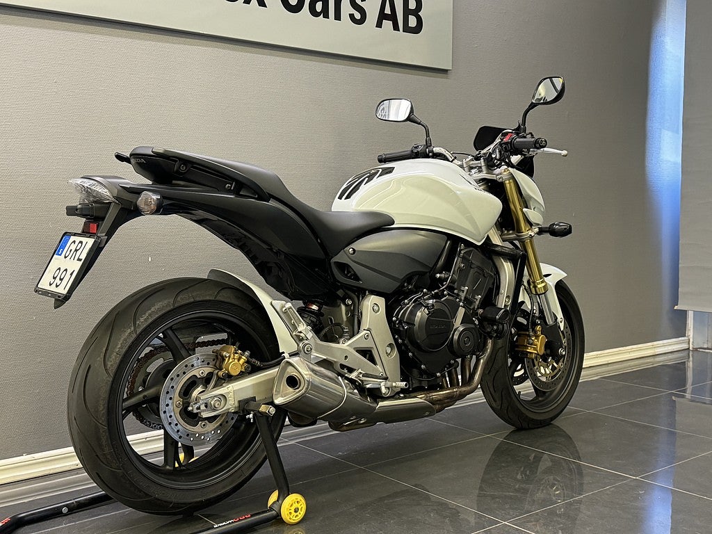 Honda Powersports CB600F Hornet | 2 Brukare | Växelvisare | Kraschpuckar |