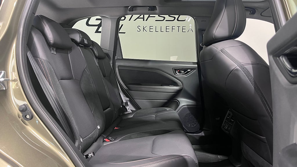 Subaru Forester e-Boxer Touring | Drag, V-Hjul, M-värm | H/K, 360, PANO