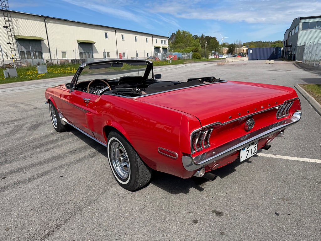 Ford Mustang Cabriolet V8 0kr insats 3230kr/mån