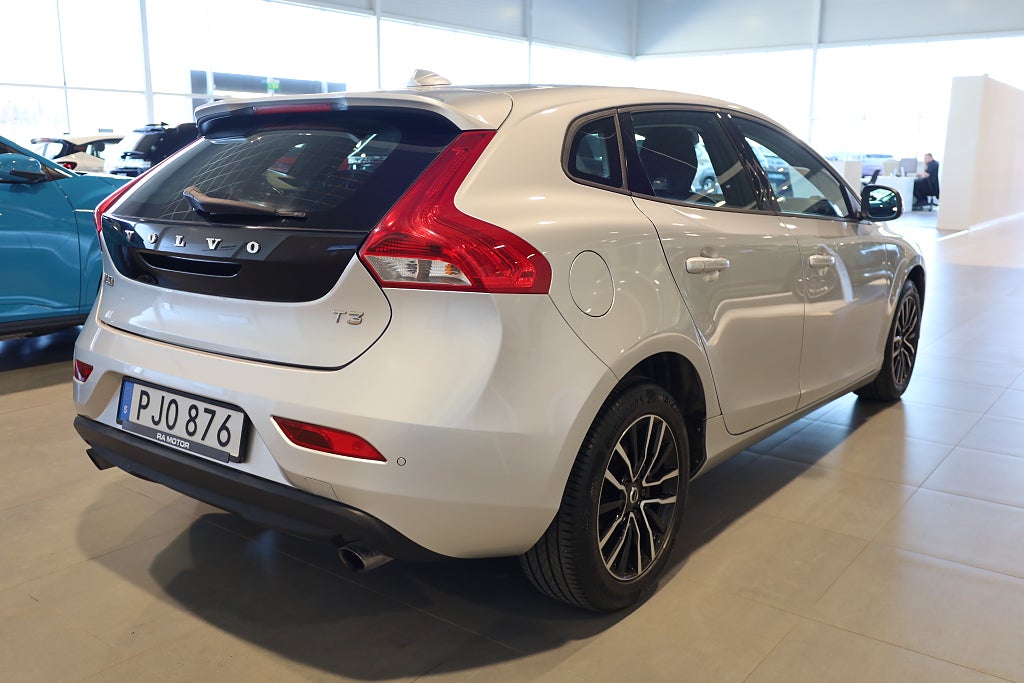 Volvo V40 T3 Momentum Värmare Navi PDC Blåtand 2018