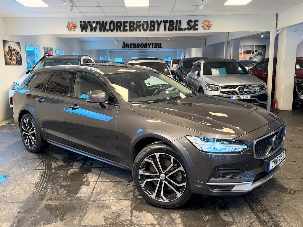 Volvo V90 Cross Country B4 AWD Mildhybrid Pano VOC Drag 197hk