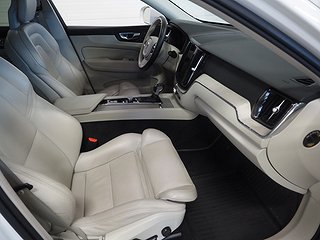 SUV Volvo XC60 12 av 26