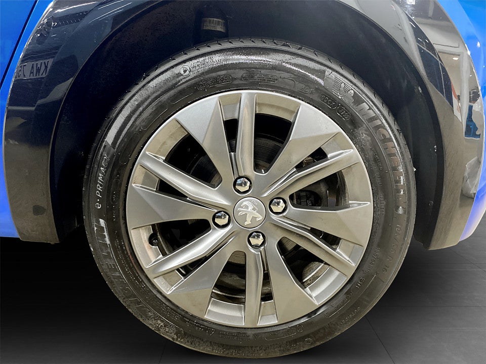 Bild på Peugeot E-208 Allure Pack 50kWh 136hk Aut CARPLAY