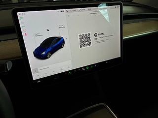 Tesla Model Y Long Range AWD S&V-hjul/Pano/Kamera/MOMS/Skinn/Drag – bild 17