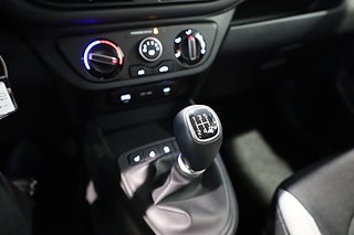 Halvkombi Hyundai i10 18 av 20