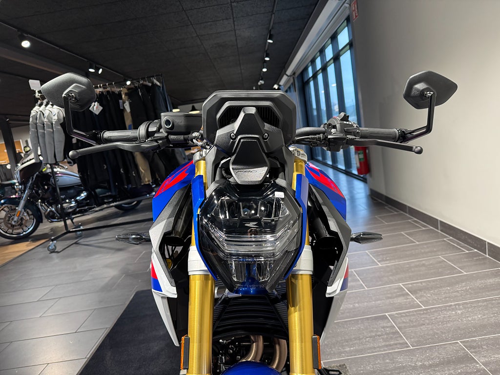 BMW F900R/Ord pris: 138.395kr/Nu: 127.900kr/100mil/Sport