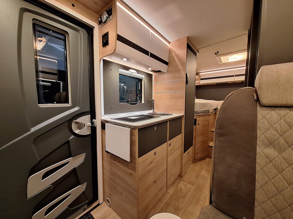 Dethleffs Globebus Camp Active T 4 Långbädd, Automat, Solcell, MCA 1