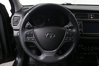 Halvkombi Hyundai i20 10 av 18