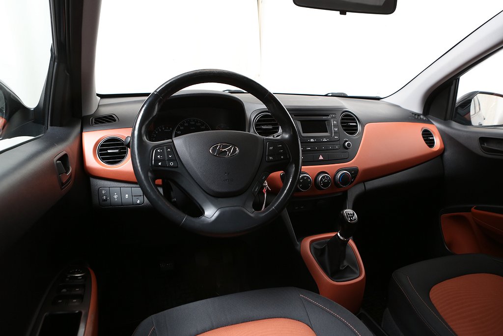 Hyundai i10 1,0 67hk ComfortPlus 1ägare Nyservad + Nybesik 2015