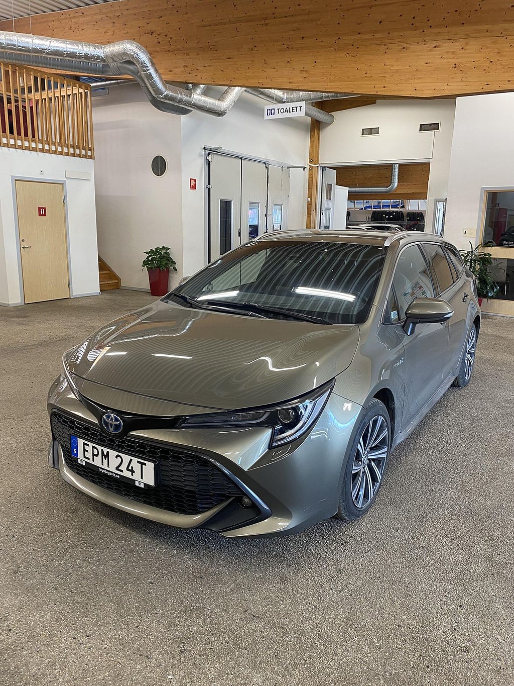 Toyota Corolla Touring Sports Hybrid e-CVT Style | Dragkrok | Vinterhjul