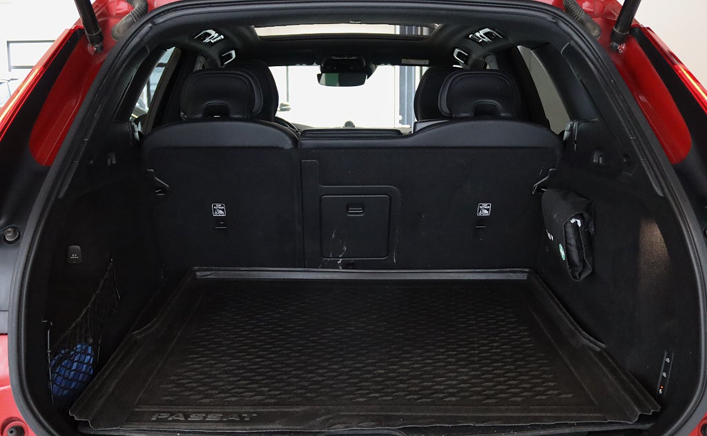 Volvo XC60 B5 AWD R-Design Pano B&W B-kamera HuD Drag